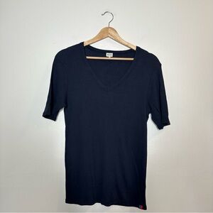 KULE 100% Cotton Ribbed V-Neck Tee in navy size medium